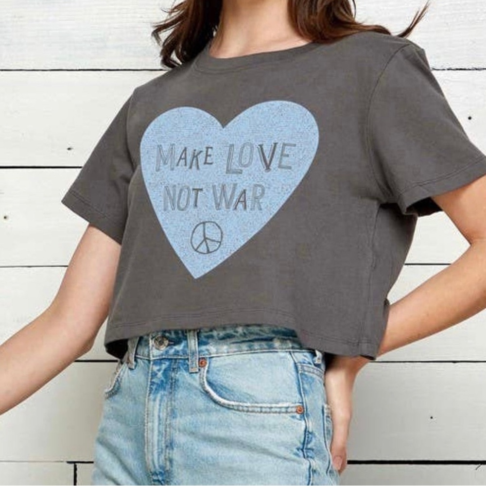 Make Love Not War Cropped Tee